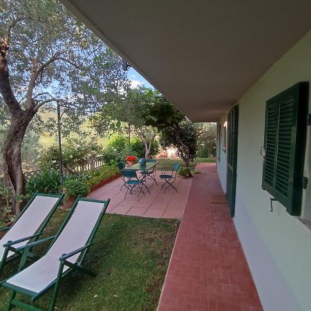 Independent Apartment With A Fabulous Patio - Casa Penny Cisano sul Neva エクステリア 写真