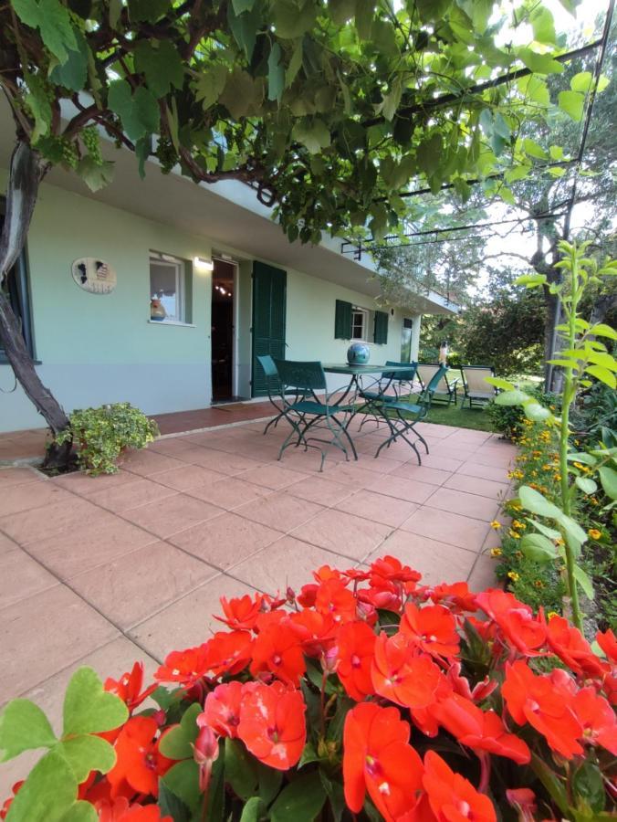 Independent Apartment With A Fabulous Patio - Casa Penny Cisano sul Neva エクステリア 写真